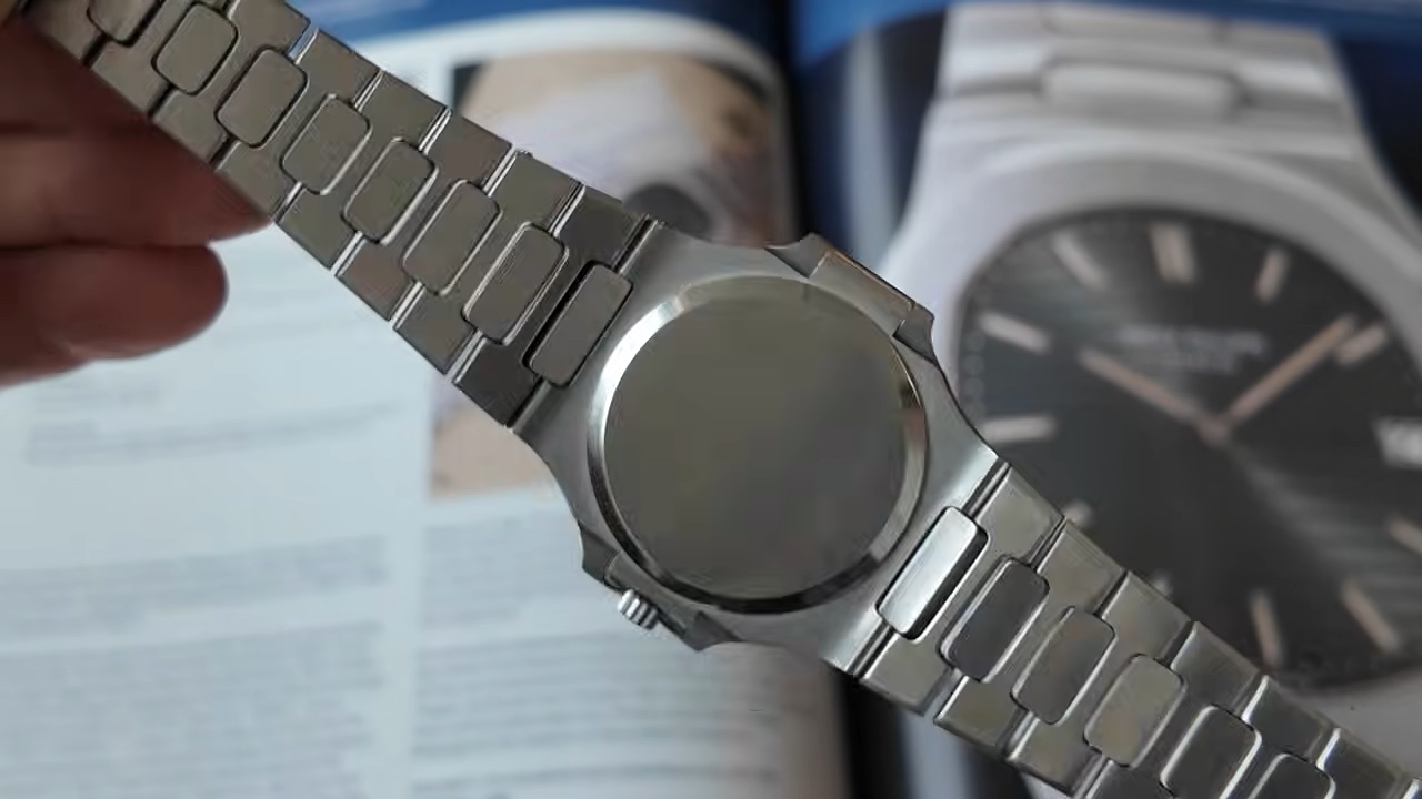 Nắp đáy kín Patek Philippe Nautilus 3700/1