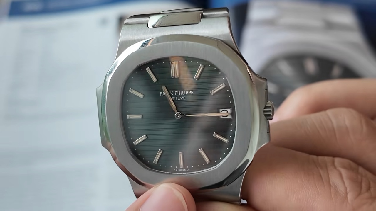 Cạnh vỏ Patek Philippe Nautilus Ref. 3700/1
