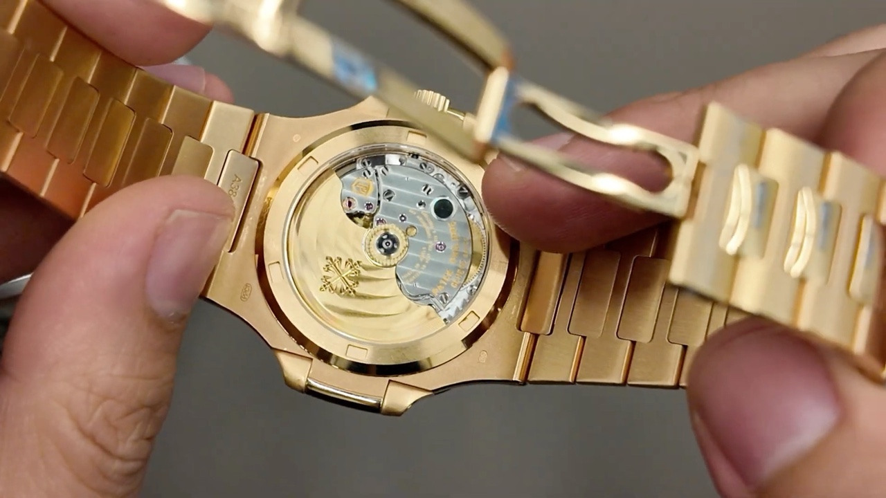 Calibre 324 S C trong Patek Philippe Nautilus 5711/1R