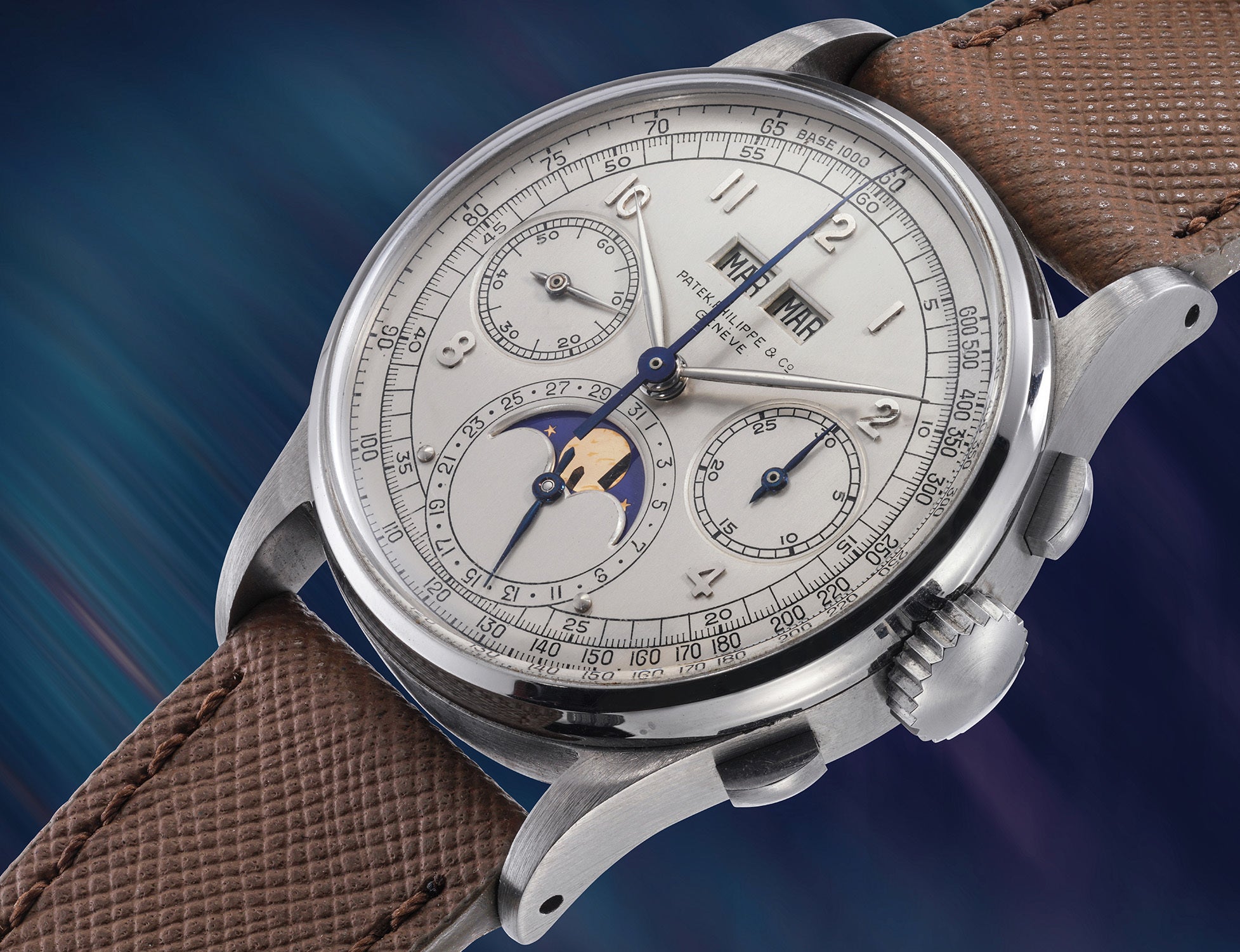 Patek Philippe Ref. 1518 thép nhìn nghiêng