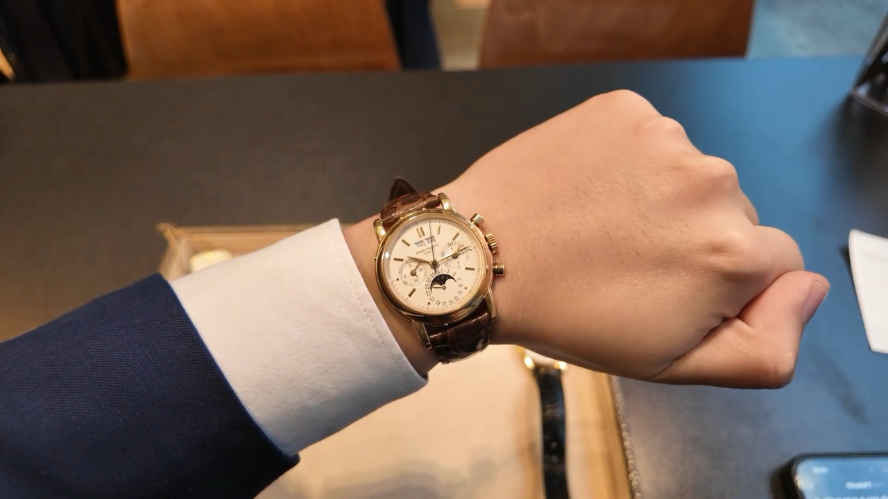 Patek Philippe Ref. 3970 đường kính 36 mm trên cổ tay