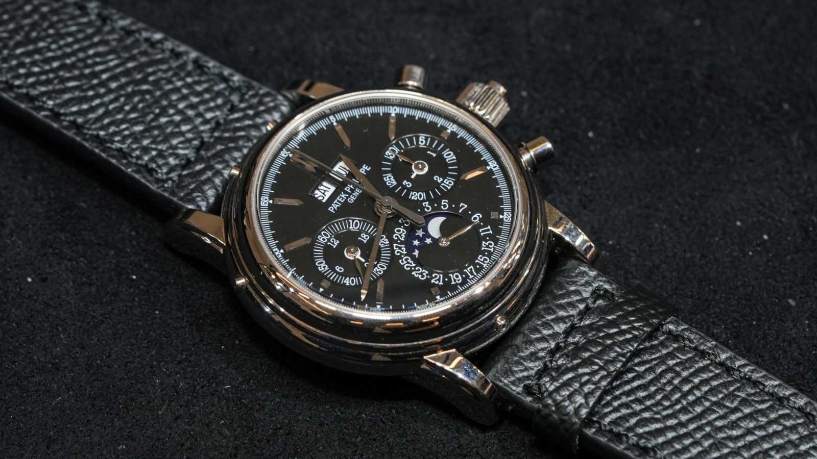 Patek Philippe 5004G-015: rattrapante lịch vạn niên