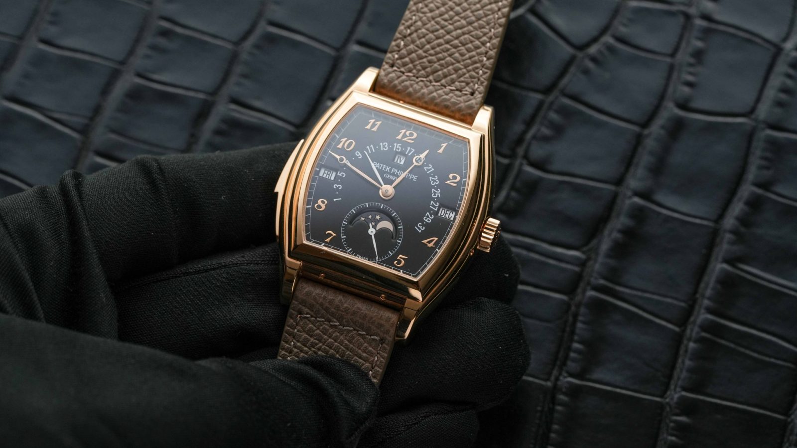 Patek Philippe 5013R: chuông và lịch vạn niên