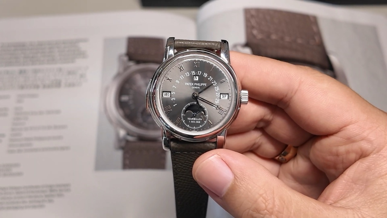 Patek Philippe 5016 mặt số xám La Mã trong video