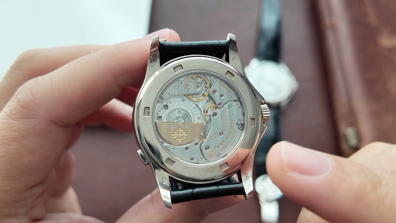 Calibre 240 HU của Patek Philippe 5130G