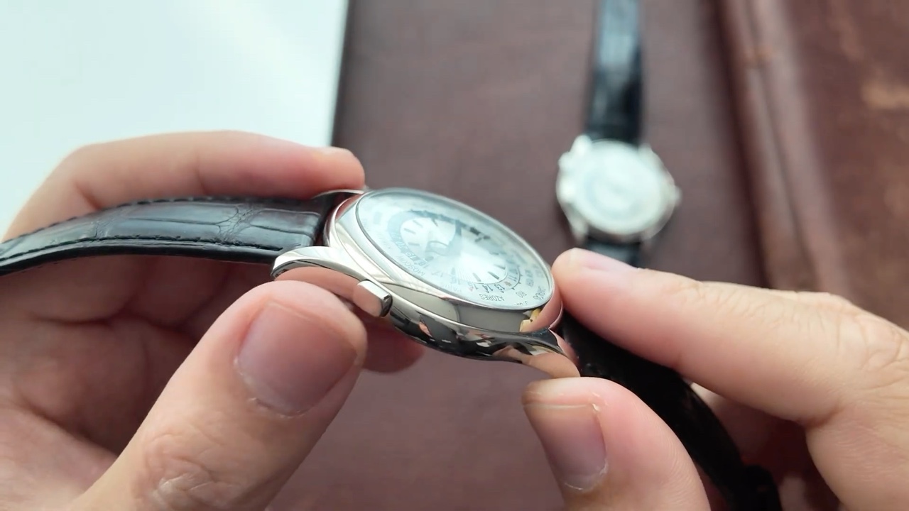 Cạnh vỏ Patek Philippe World Time 5130G