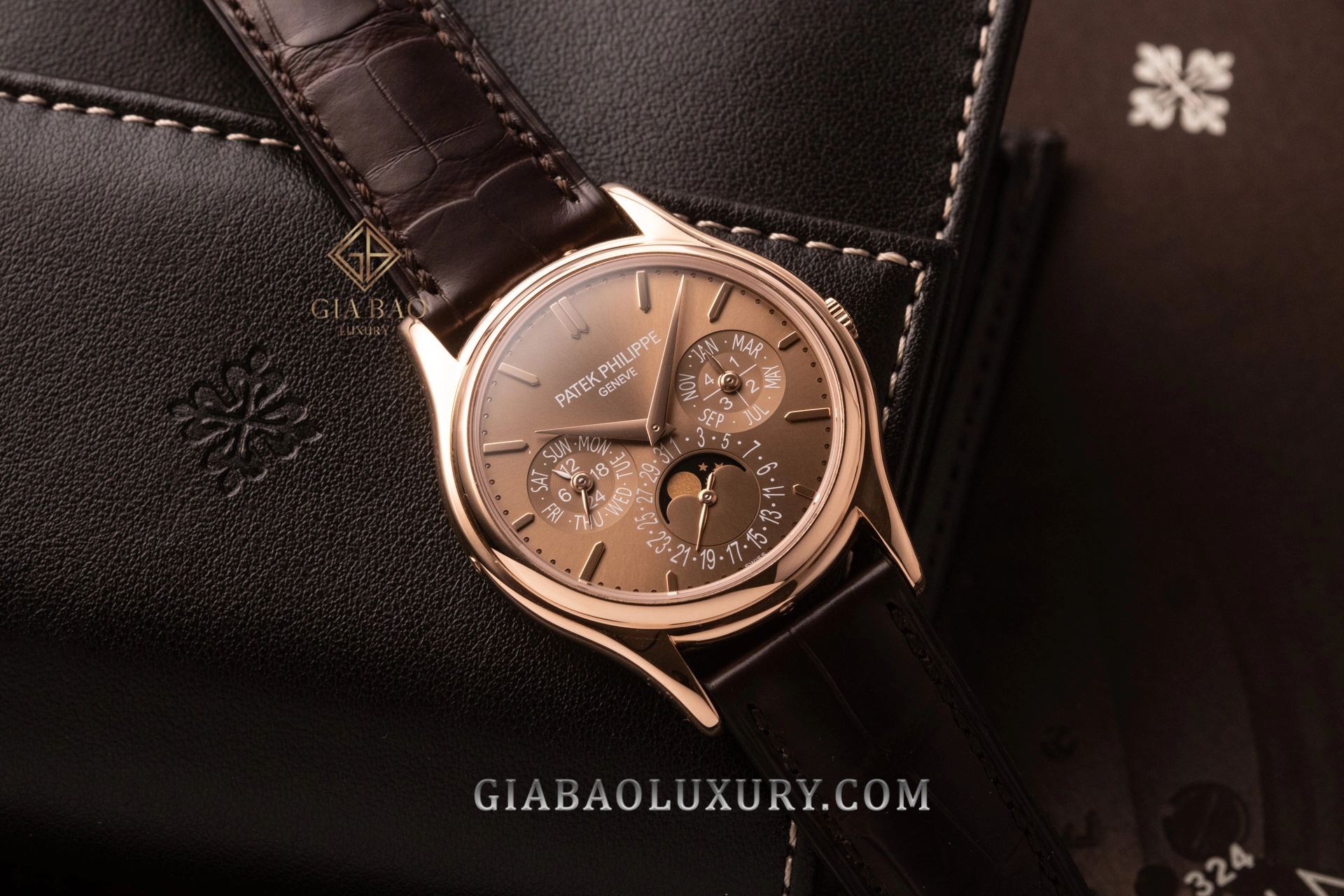 Patek Philippe 5140R và 5905R: lịch vạn niên hay lịch thường niên: Patek Philippe 5140R nhìn chính diện