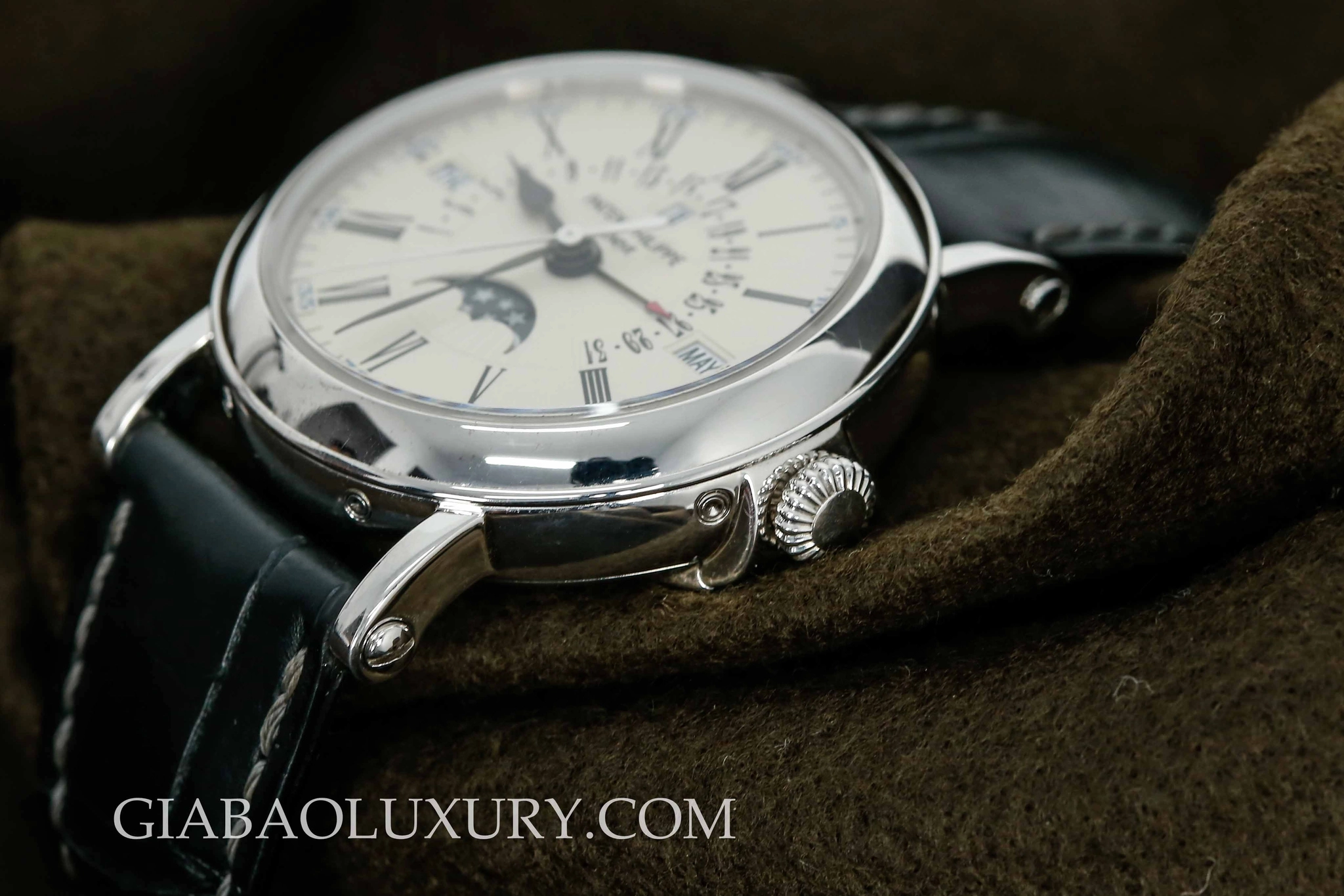 Patek Philippe 5159G-001: lịch vạn niên retrograde kiểu Officer — ảnh chi tiết 09