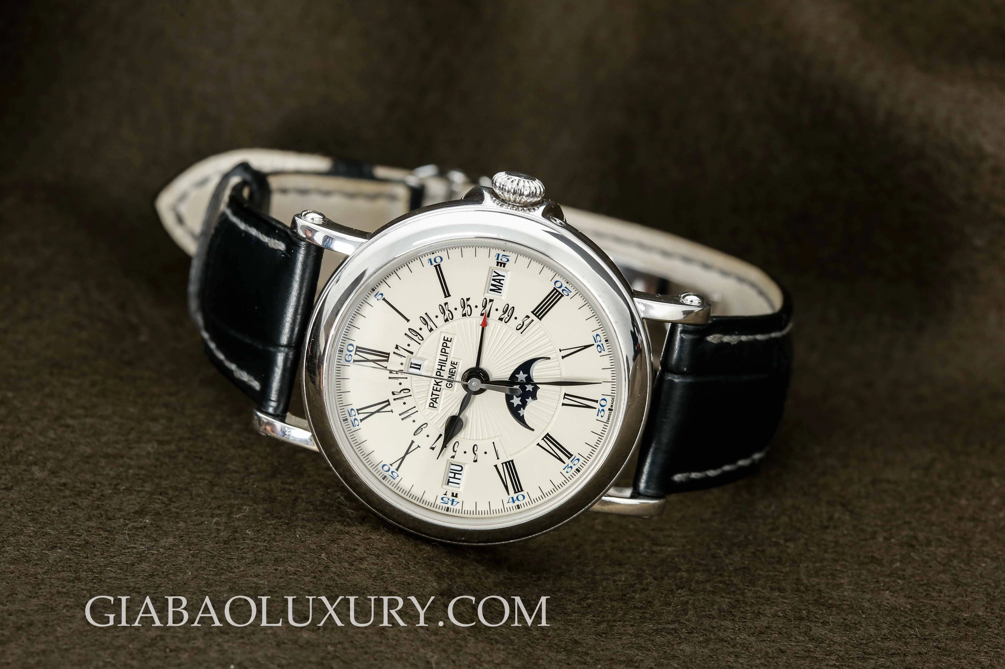 Patek Philippe 5159G-001: lịch vạn niên retrograde kiểu Officer — ảnh chi tiết 11
