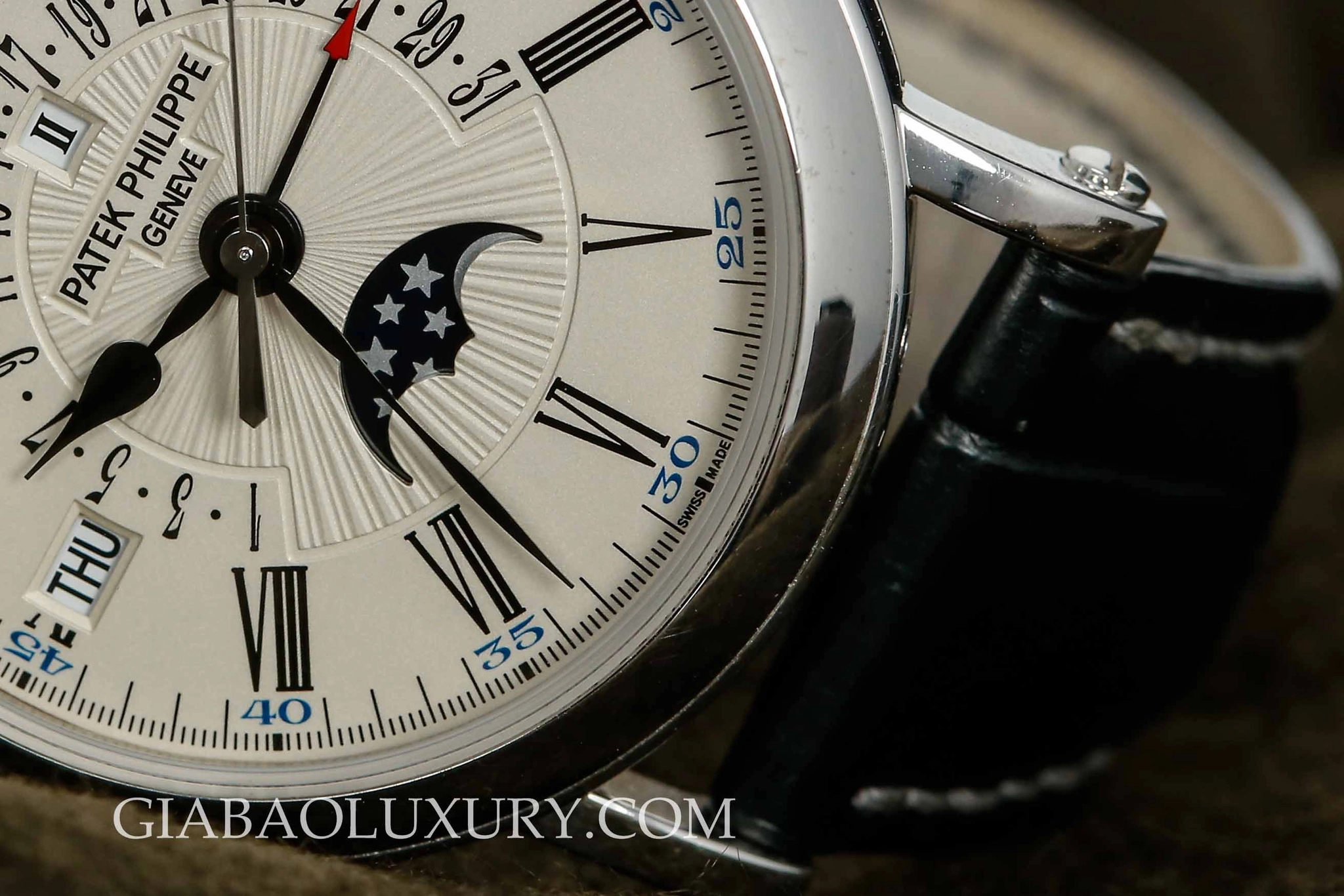 Patek Philippe 5159G-001: lịch vạn niên retrograde kiểu Officer — ảnh chi tiết 13