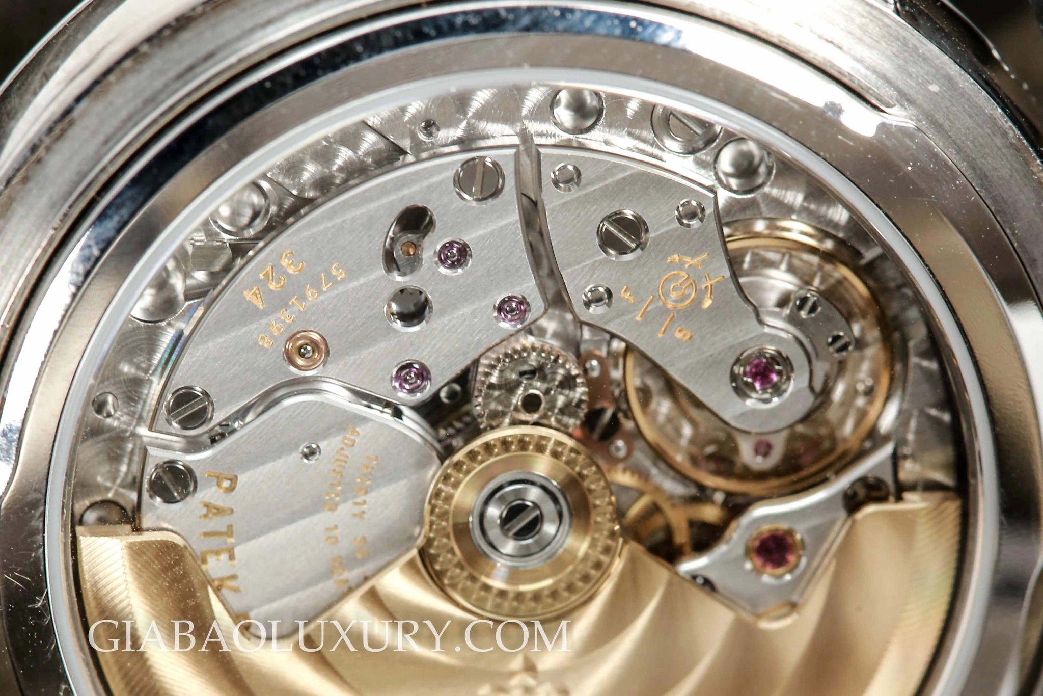 Patek Philippe 5159G-001: lịch vạn niên retrograde kiểu Officer — ảnh chi tiết 17