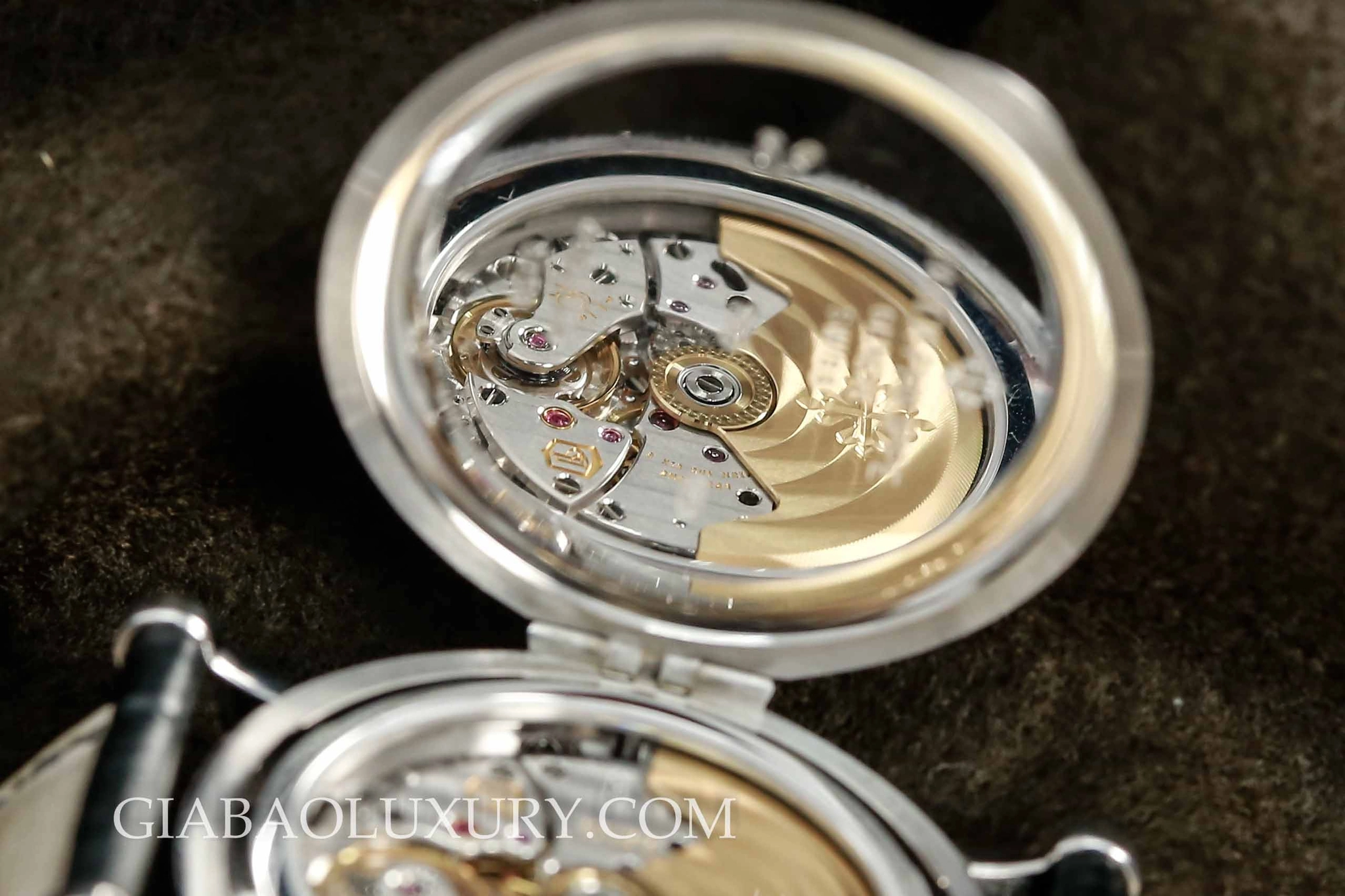 Patek Philippe 5159G-001: lịch vạn niên retrograde kiểu Officer — ảnh chi tiết 18