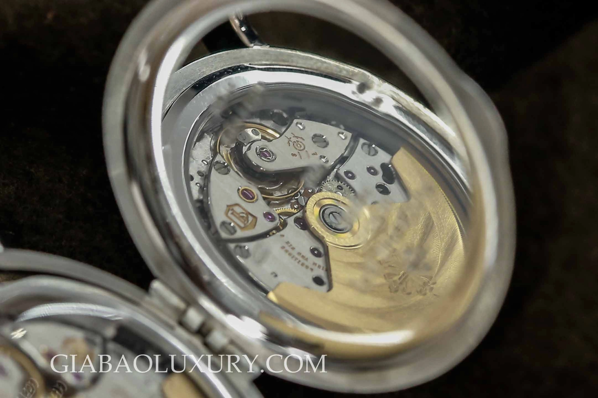 Patek Philippe 5159G-001: lịch vạn niên retrograde kiểu Officer — ảnh chi tiết 19