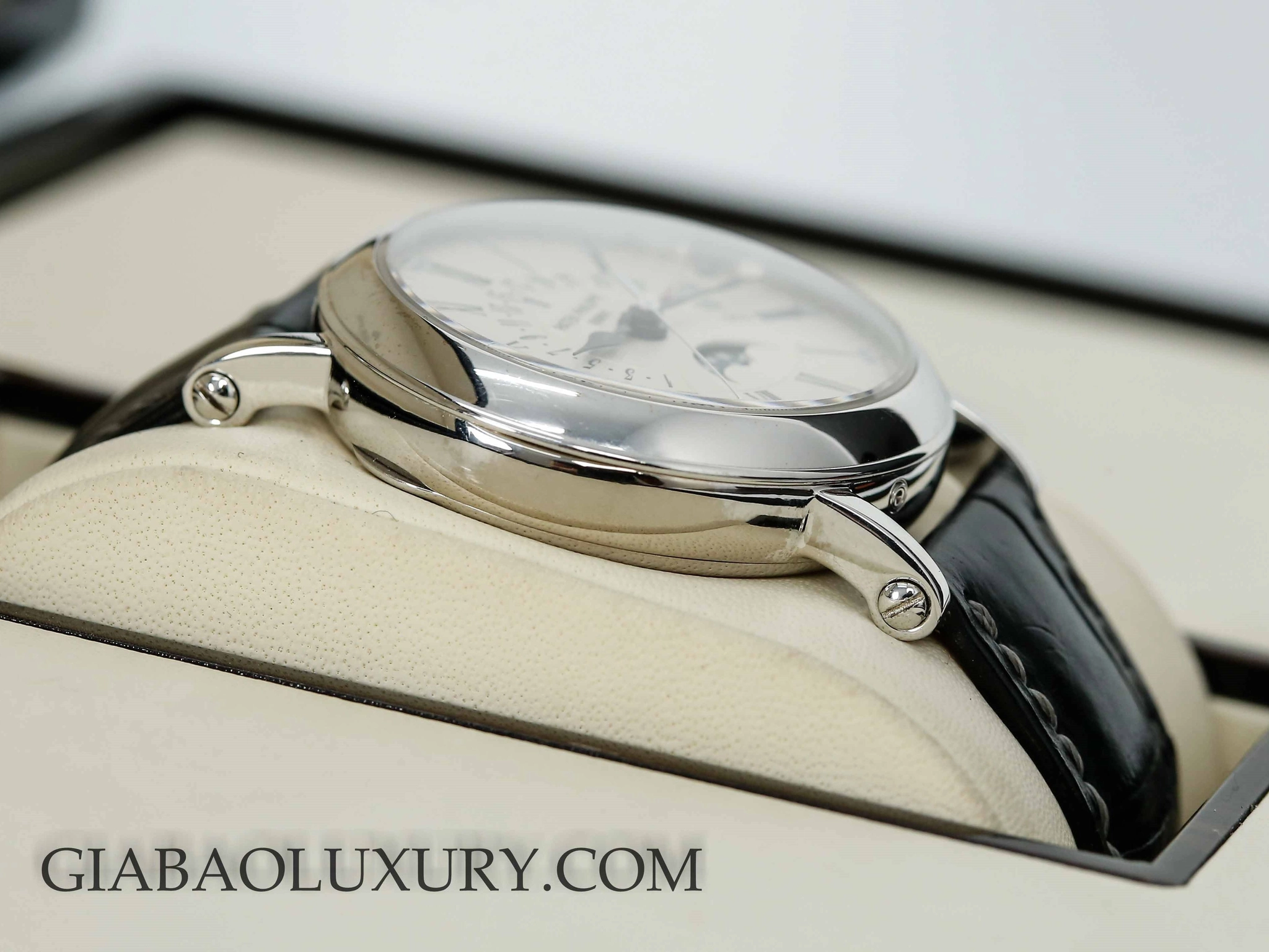Patek Philippe 5159G-001: lịch vạn niên retrograde kiểu Officer — ảnh chi tiết 22
