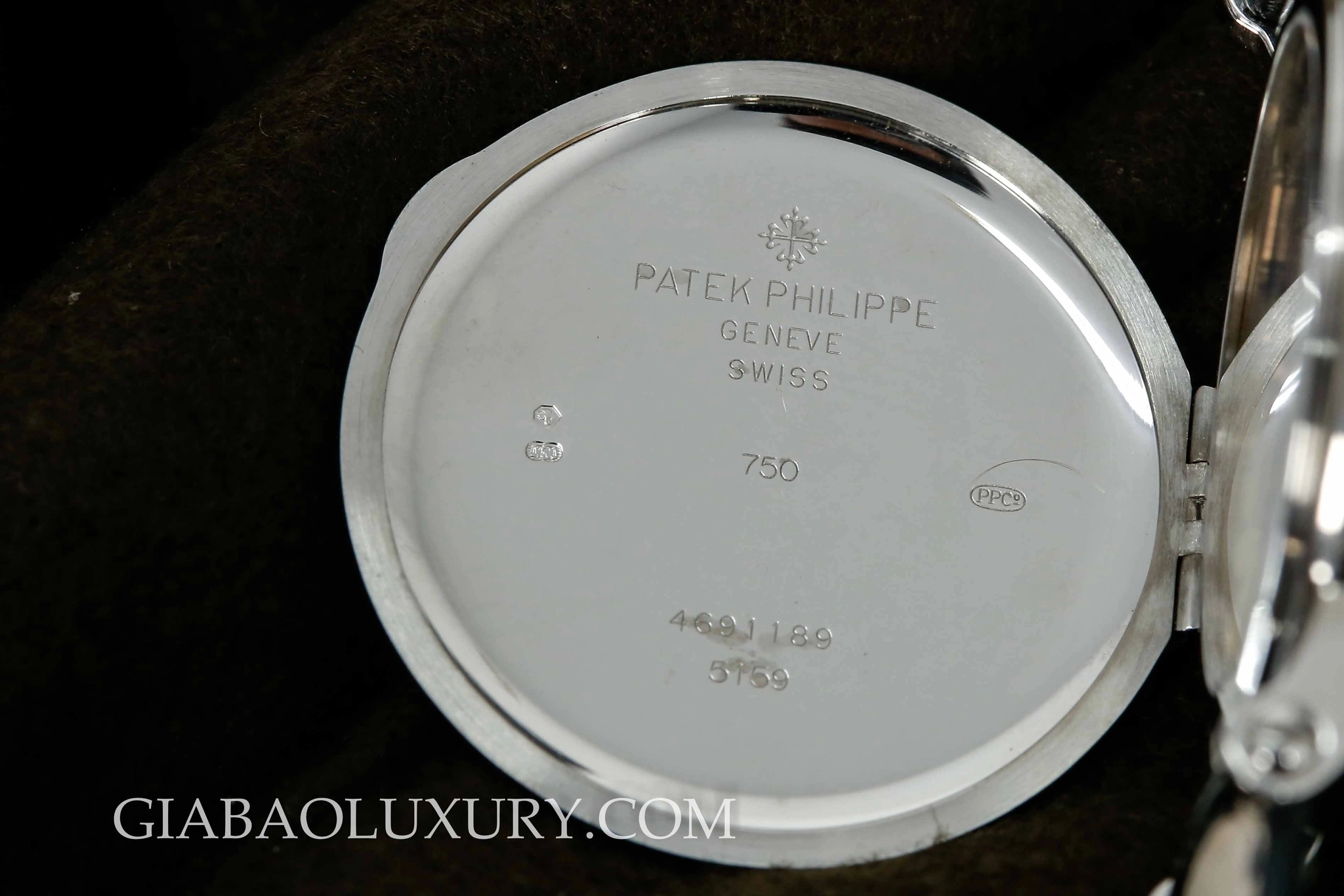 Patek Philippe 5159G-001: lịch vạn niên retrograde kiểu Officer — ảnh chi tiết 24