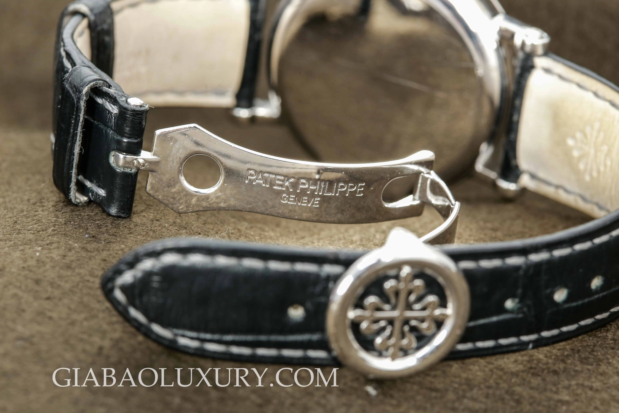 Patek Philippe 5159G-001: lịch vạn niên retrograde kiểu Officer — ảnh chi tiết 26