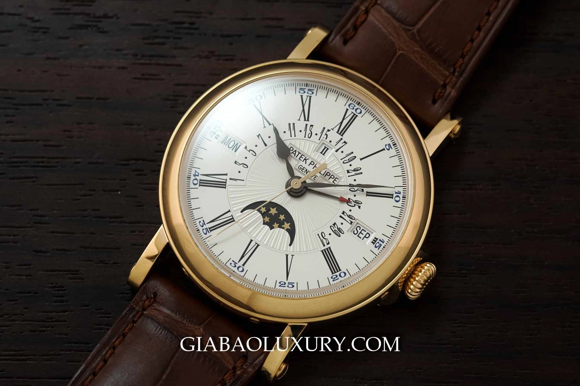 Patek Philippe 5159G-001: lịch vạn niên retrograde kiểu Officer — ảnh chi tiết 28