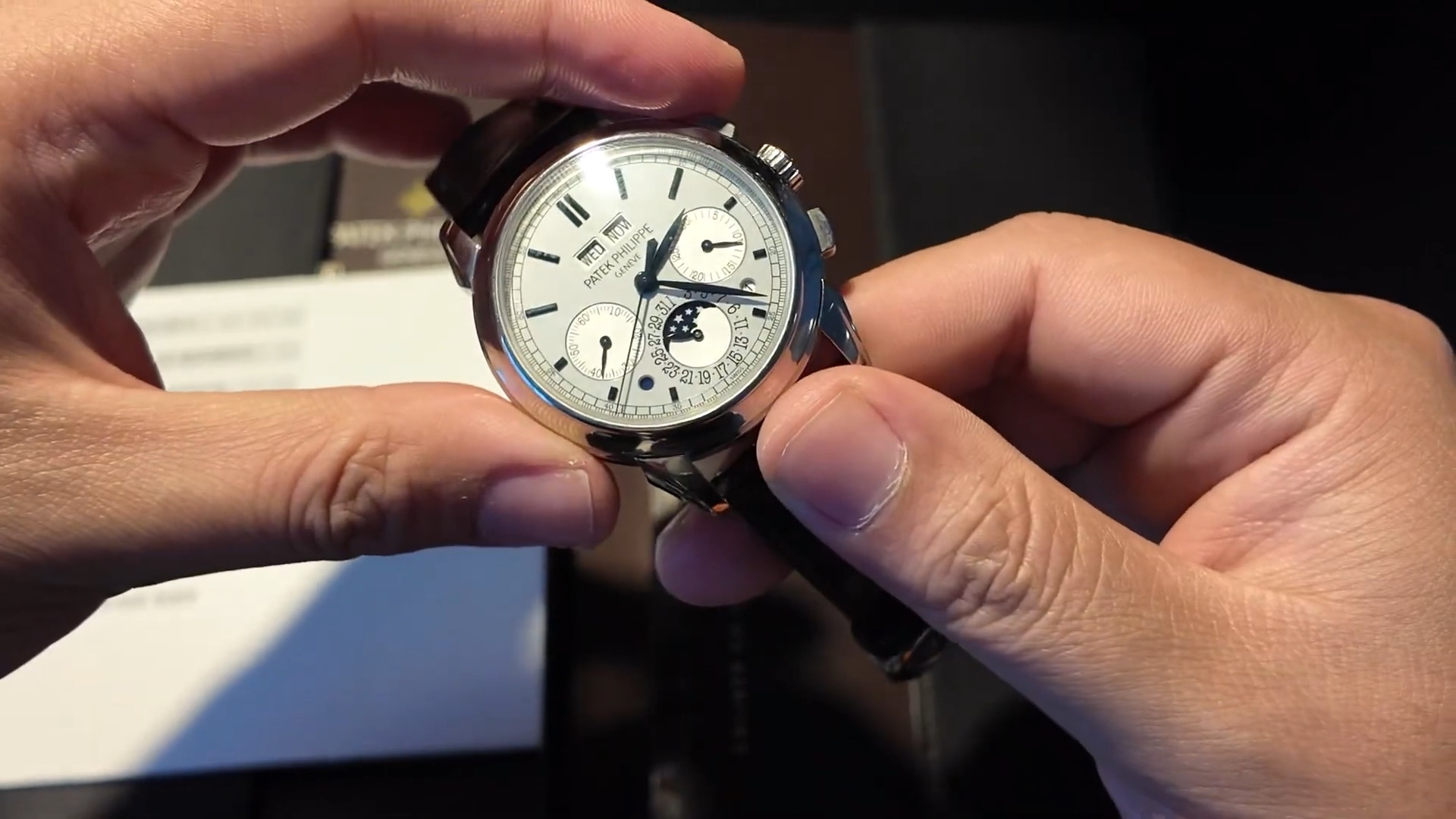 Mặt số bạc của Patek Philippe 5270G-001 thế hệ đầu