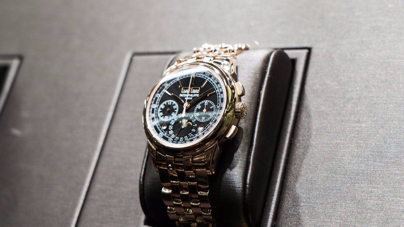 Patek Philippe 5270P và 5270/1R: hai cách thể hiện
