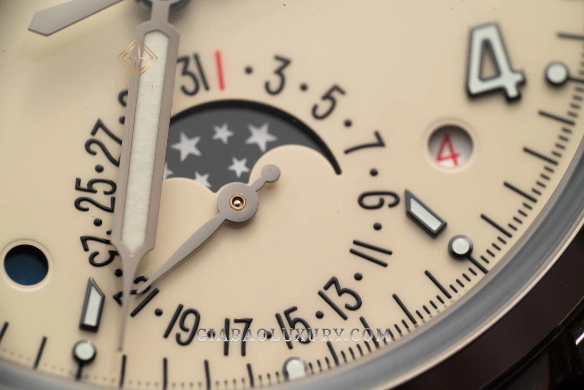 Patek Philippe 5320G Perpetual Calendar: lịch tuần trăng cùng lịch ngày và chỉ báo năm nhuận