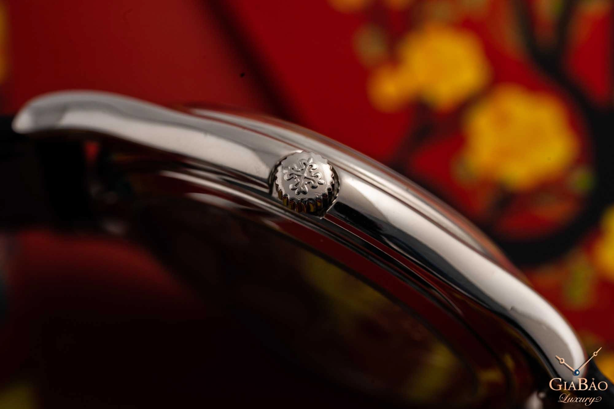 Patek Philippe 5327 và 5140: hai lịch vạn niên: Hông vỏ, núm và càng dây của 5327G