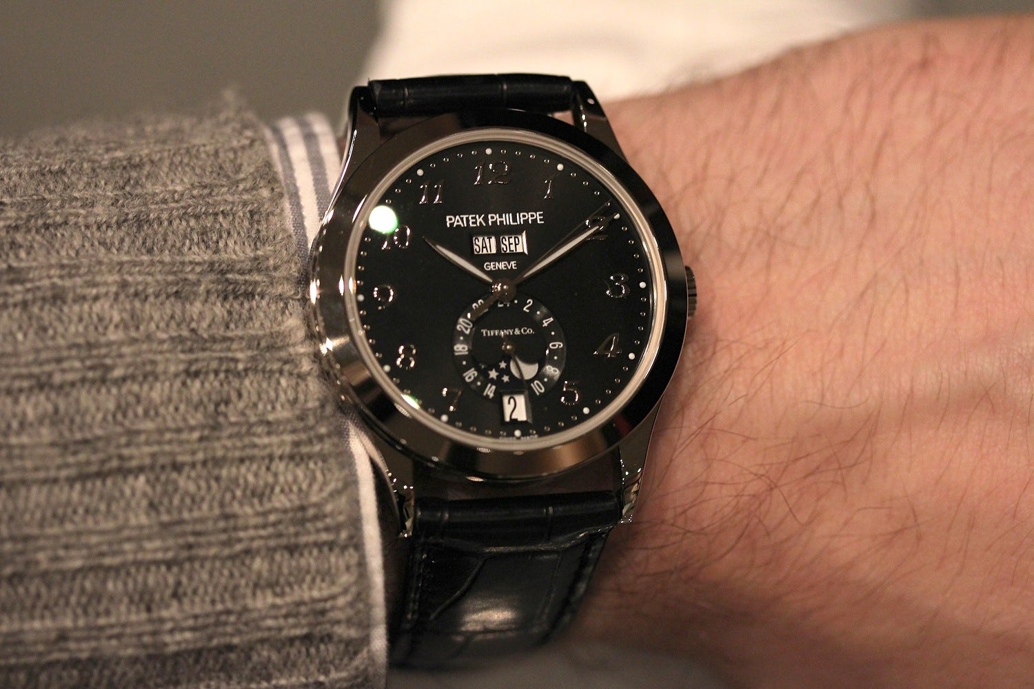 Patek Philippe 5396G Tiffany trên cổ tay