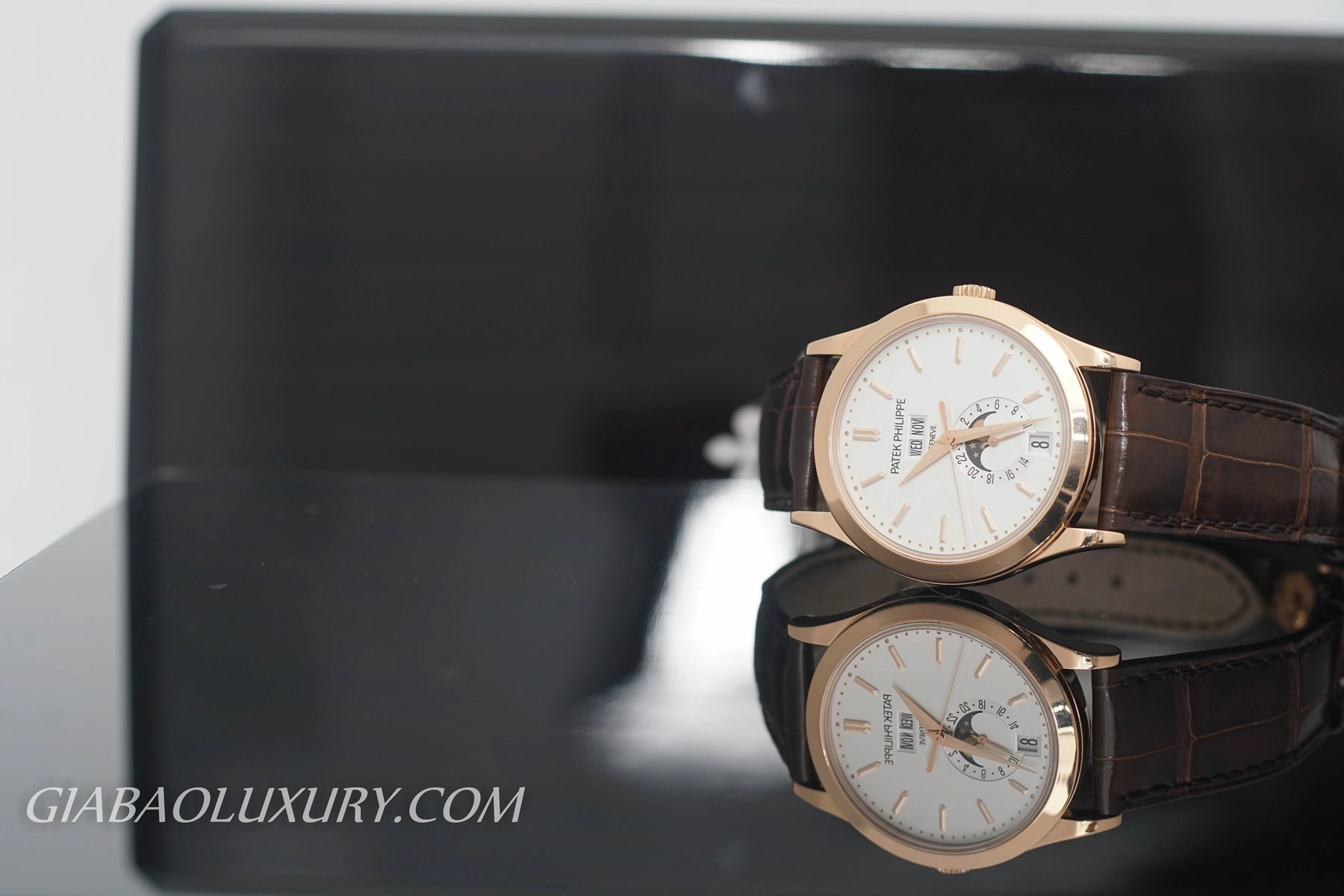 Patek Philippe 5396R-011: lịch thường niên theo phong cách cổ điển — ảnh chi tiết 02