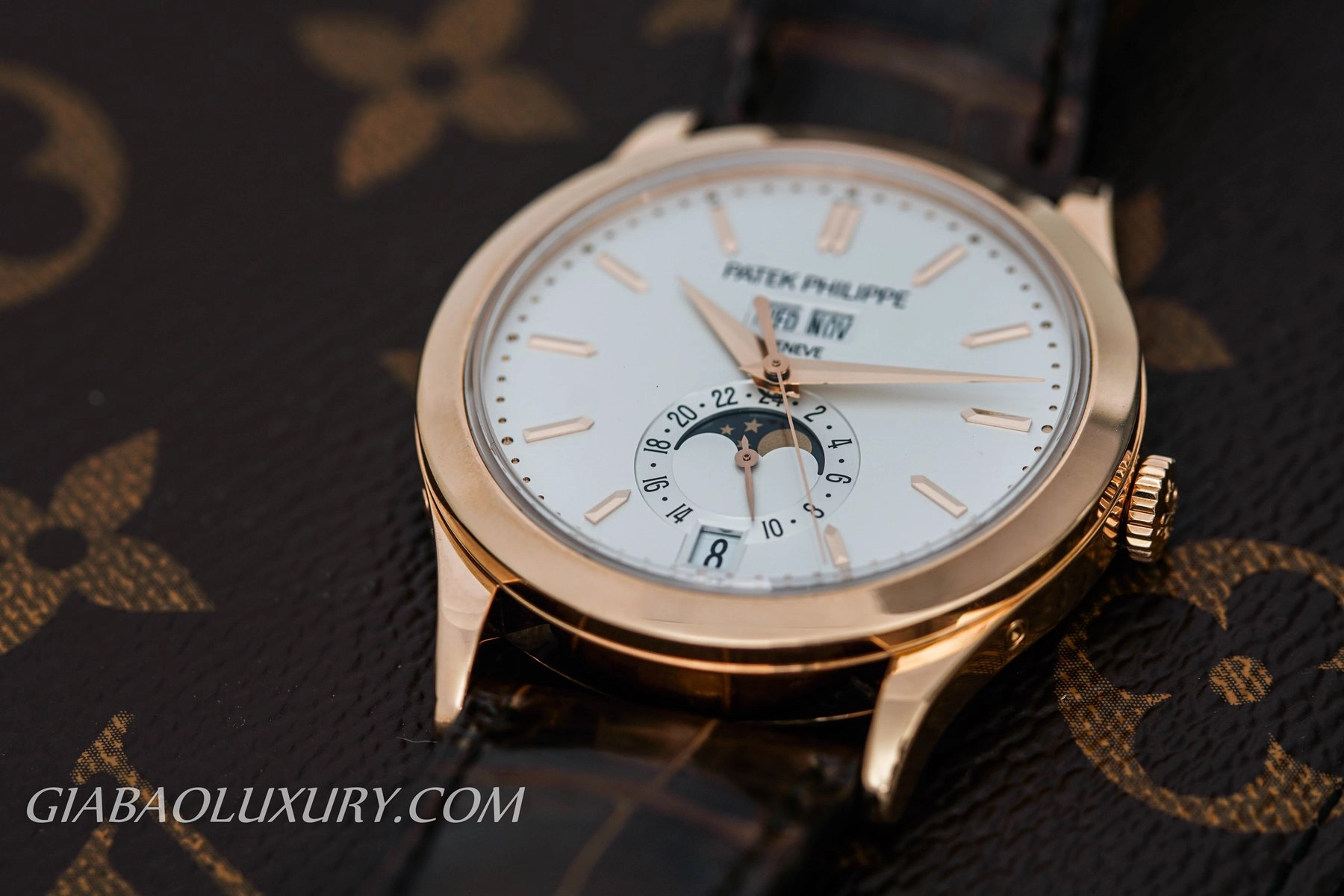 Patek Philippe 5396R-011: lịch thường niên theo phong cách cổ điển — ảnh chi tiết 03