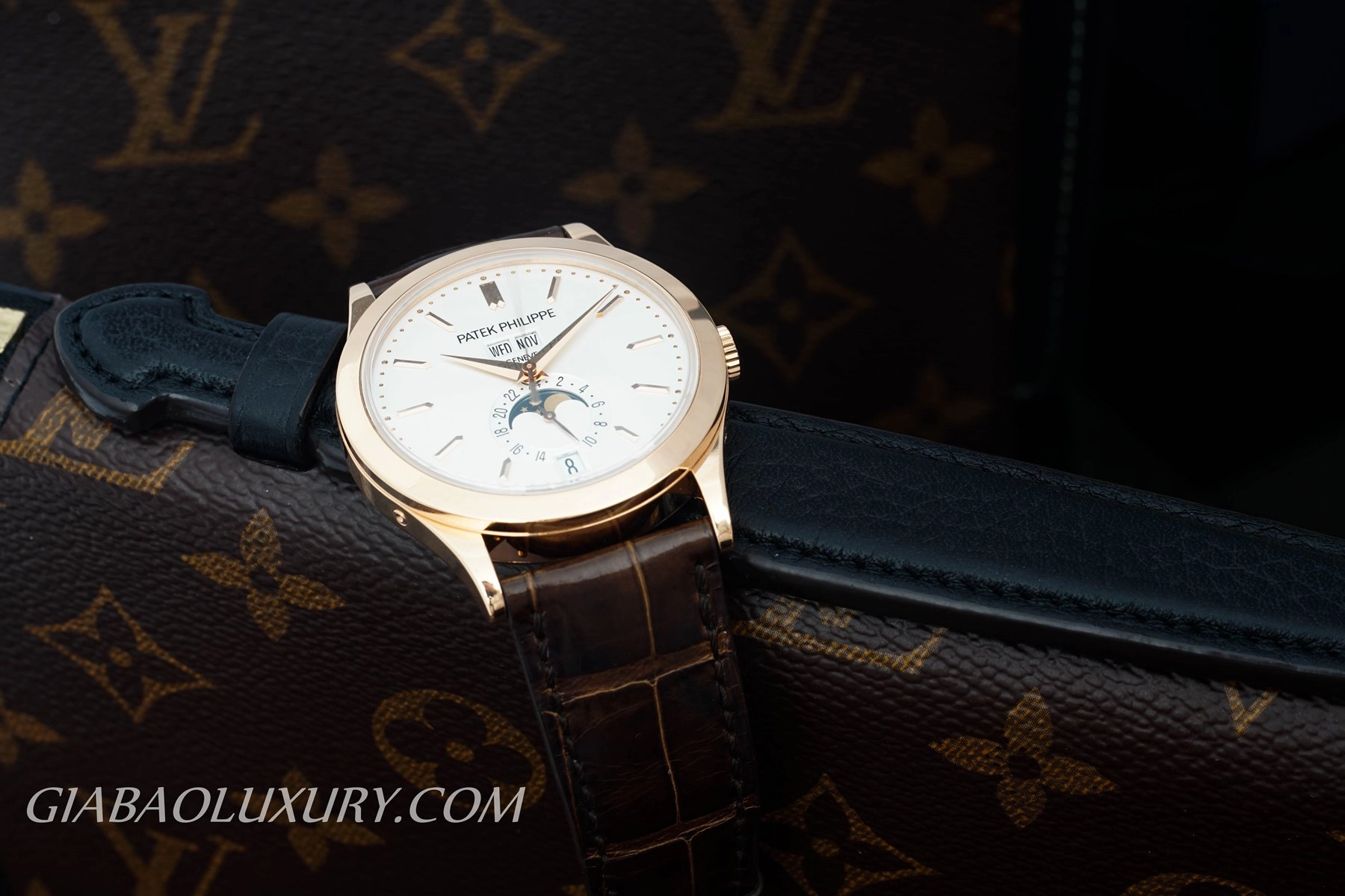 Patek Philippe 5396R-011: lịch thường niên theo phong cách cổ điển — ảnh chi tiết 04