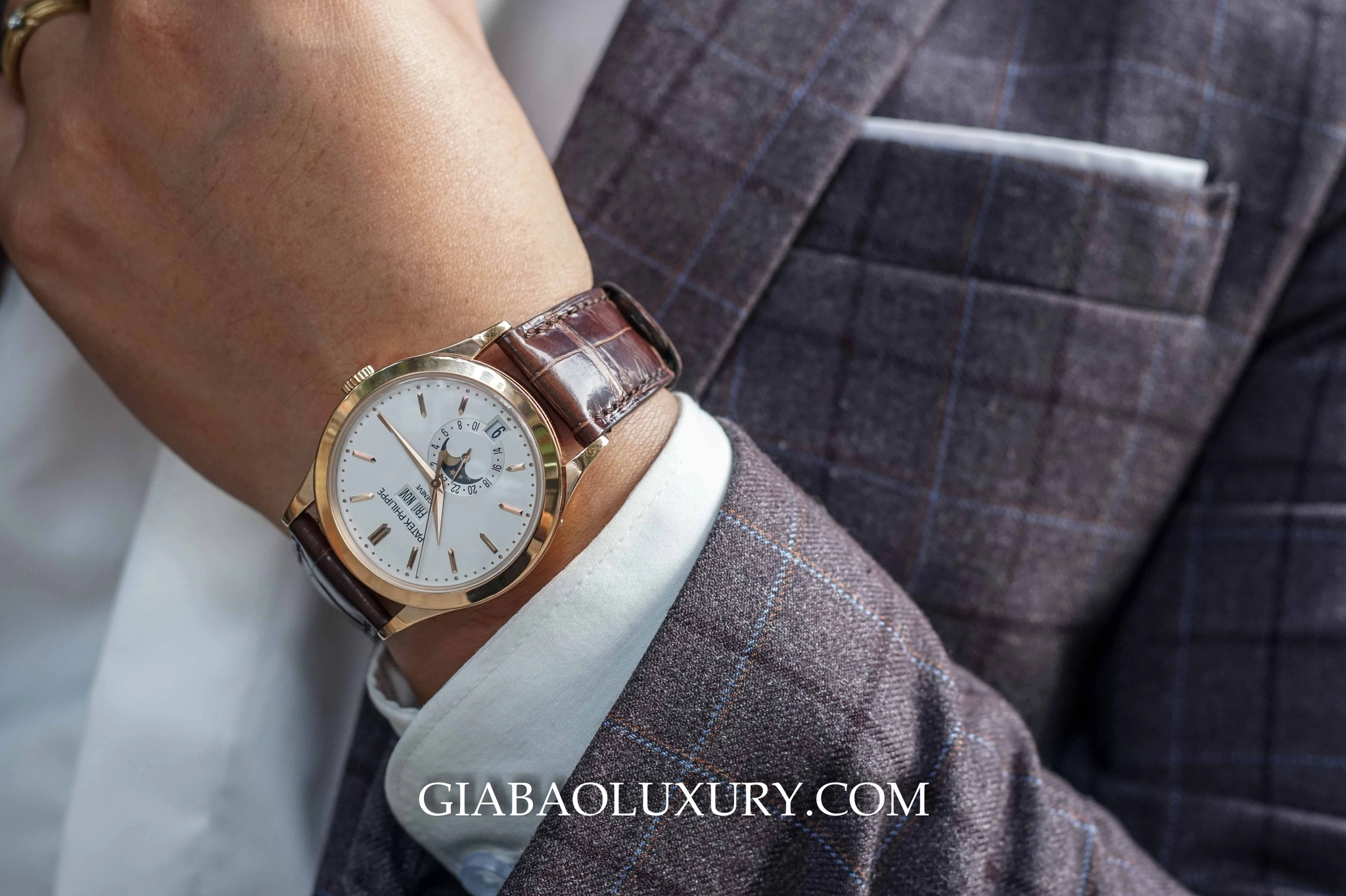 Patek Philippe 5396R-011: lịch thường niên theo phong cách cổ điển — ảnh chi tiết 19