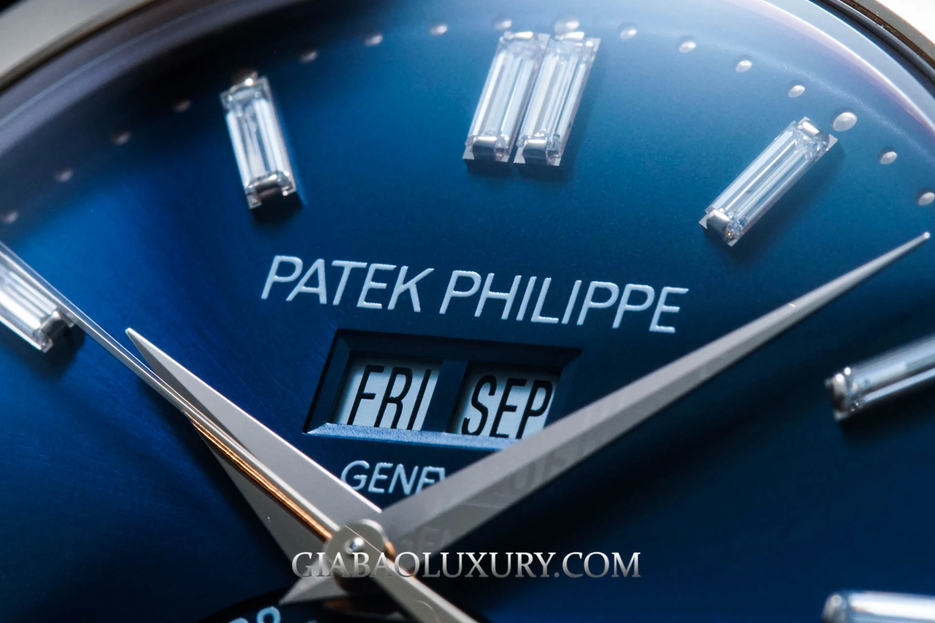 Patek Philippe 5396R-015: mặt xanh, cọc kim cương: chi tiết cọc giờ kim cương