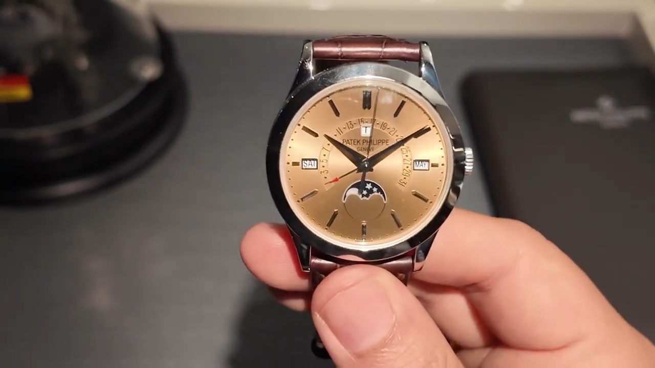 Mặt số Honey Brown của Patek Philippe 5496P-014