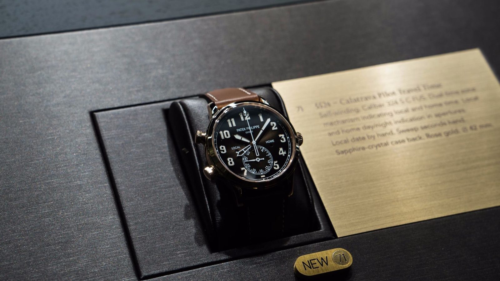 Patek Philippe 5524R-001: Travel Time vàng hồng