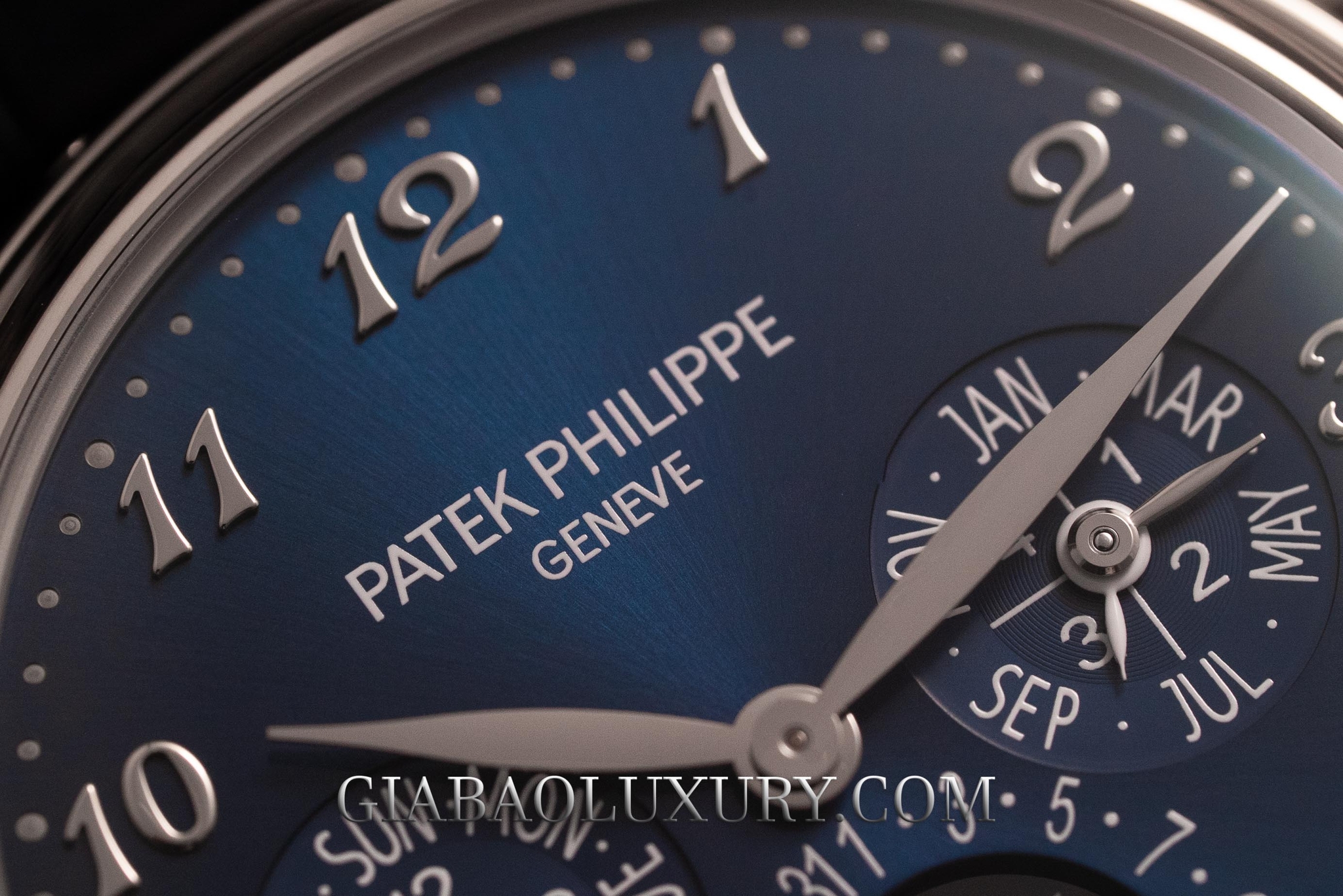 Patek Philippe 5712R và 5327G: hai hướng tiếp cận: Patek Philippe 5327G-001 lịch vạn niên mặt số xanh