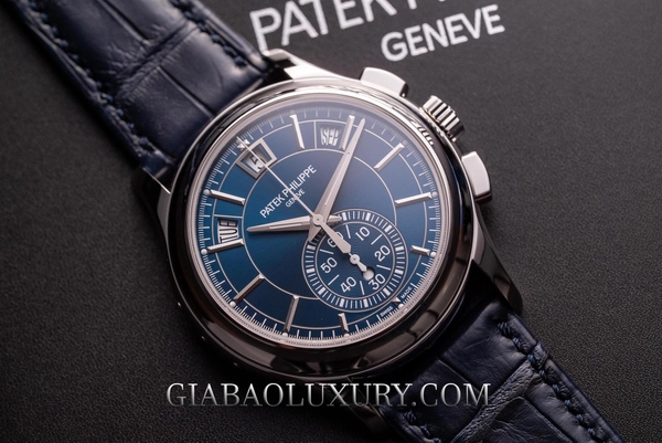 Patek Philippe 5905P-001: lịch thường niên và flyback chronograph — ảnh chi tiết 01