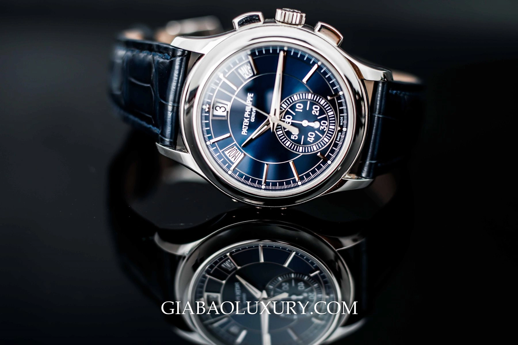 Patek Philippe 5905P-001: lịch thường niên và flyback chronograph — ảnh chi tiết 05