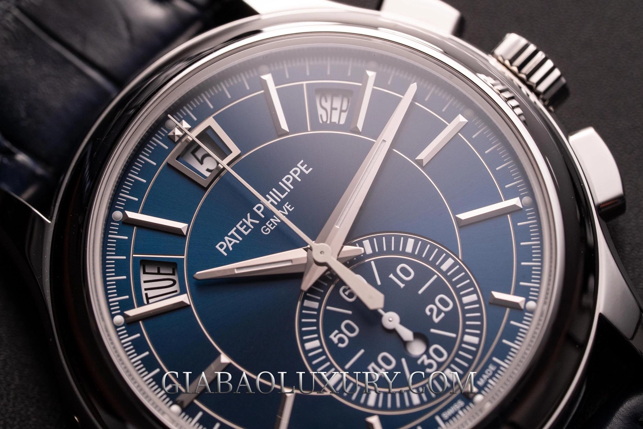 Patek Philippe 5905P-001: lịch thường niên và flyback chronograph — ảnh chi tiết 06