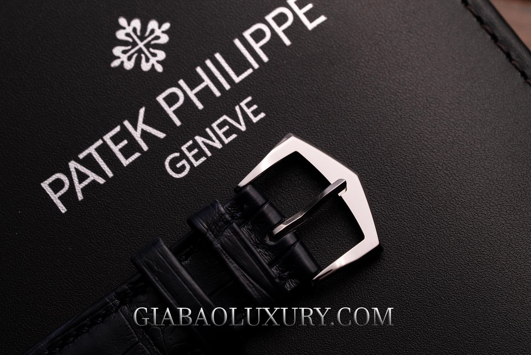 Patek Philippe 5905P-001: lịch thường niên và flyback chronograph — ảnh chi tiết 08