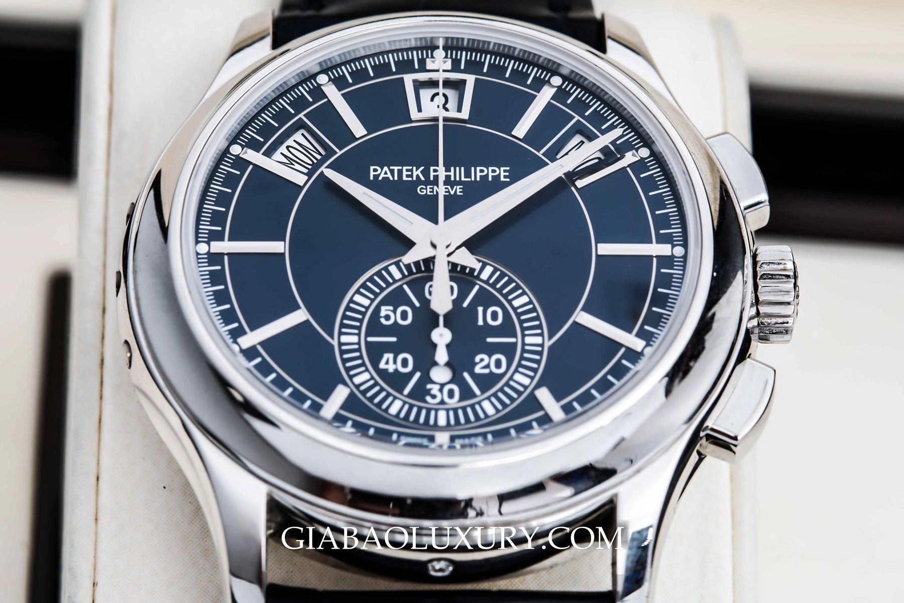 Patek Philippe 5905P-001: lịch thường niên và flyback chronograph — ảnh chi tiết 10