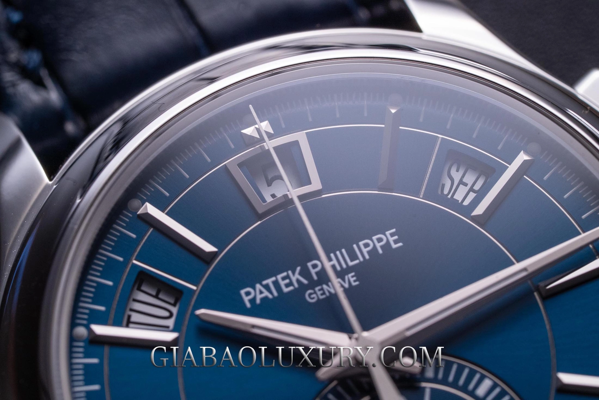 Patek Philippe 5905P-001: lịch thường niên và flyback chronograph — ảnh chi tiết 12