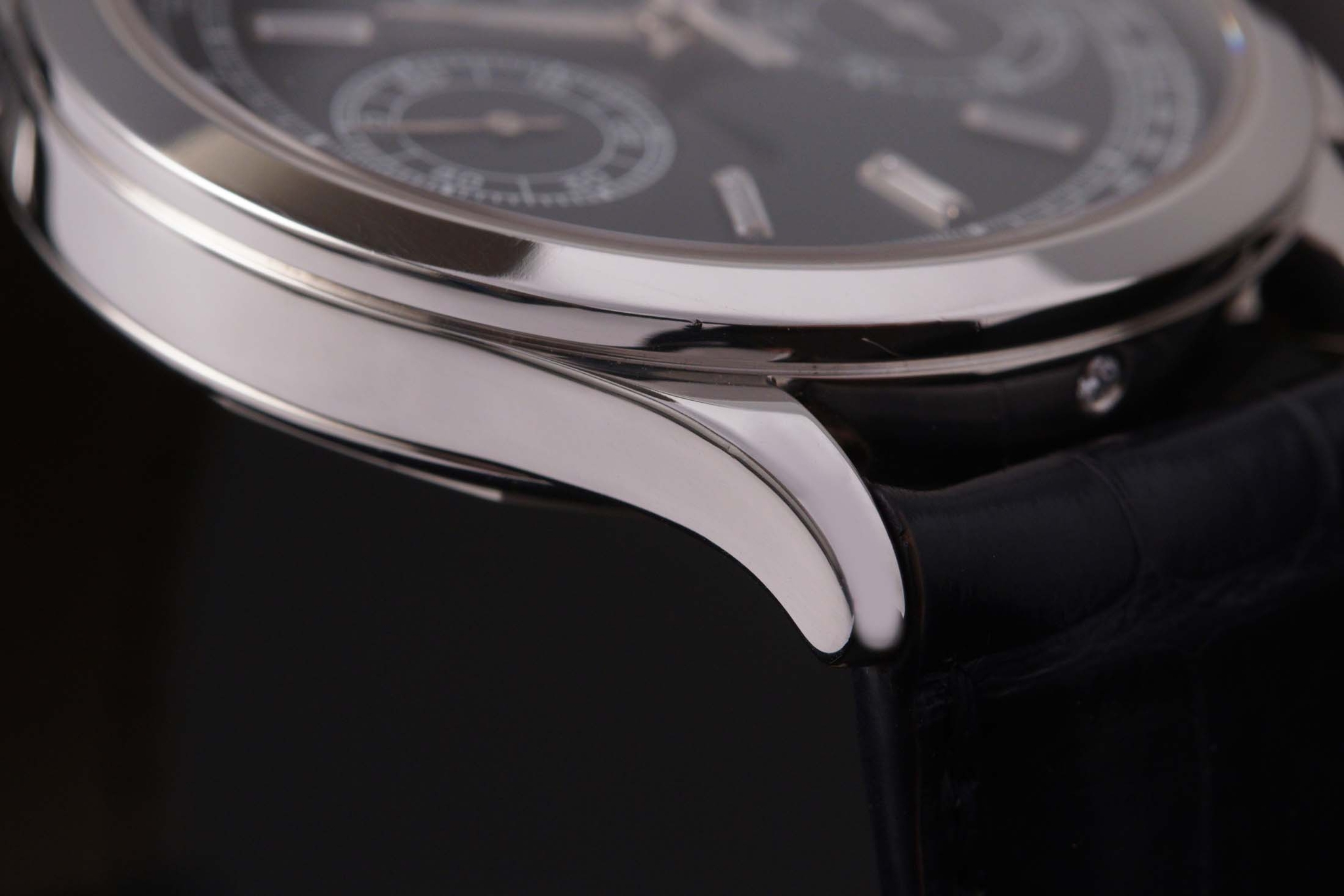 Patek Philippe 5905P và 5170P: hai cách làm chronograph: cạnh vỏ và nút bấm chronograph của hai mẫu Patek Philippe