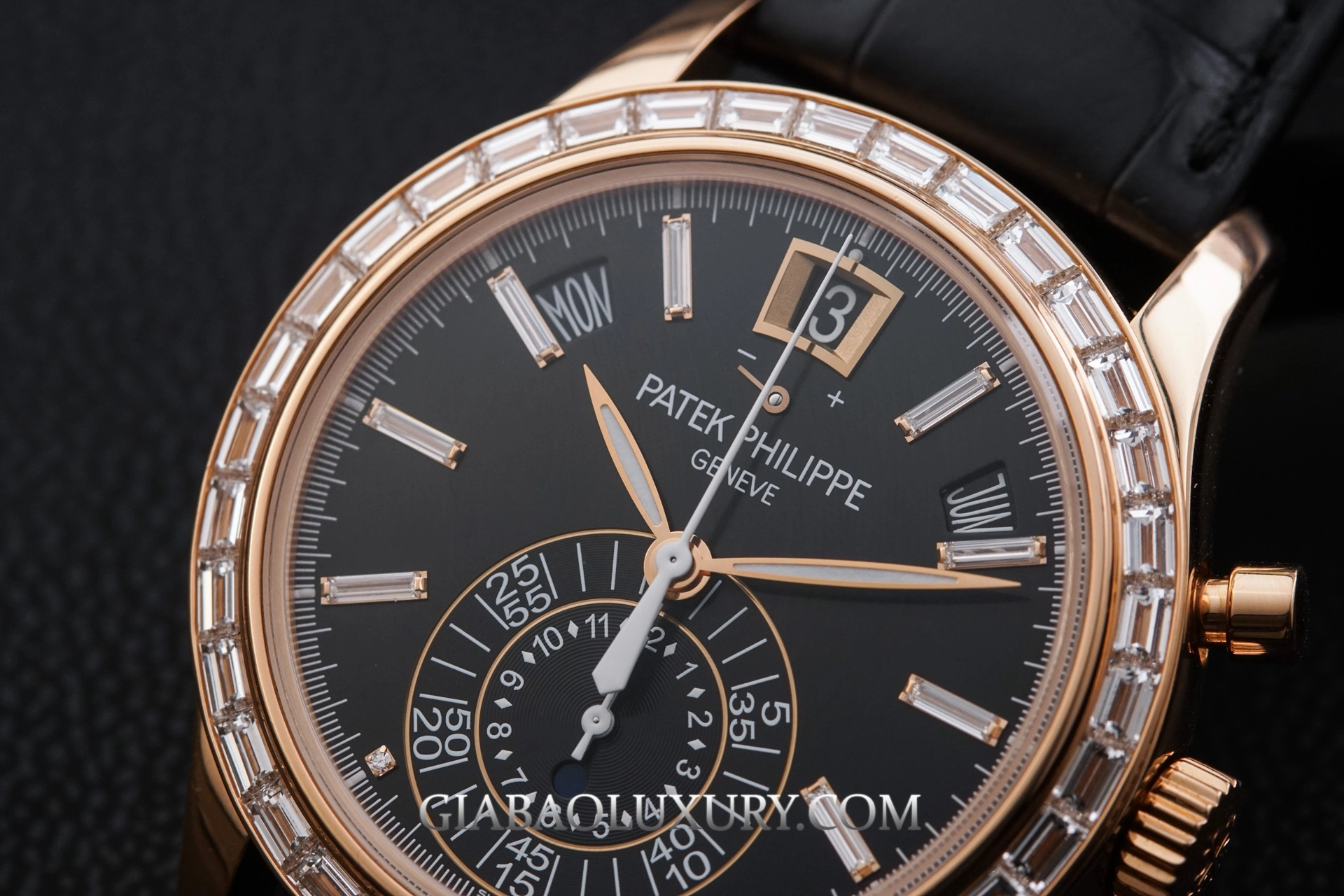 Patek Philippe 5961P và 5961R: lịch thường niên: bố cục lịch thường niên và bộ đếm chronograph đồng trục