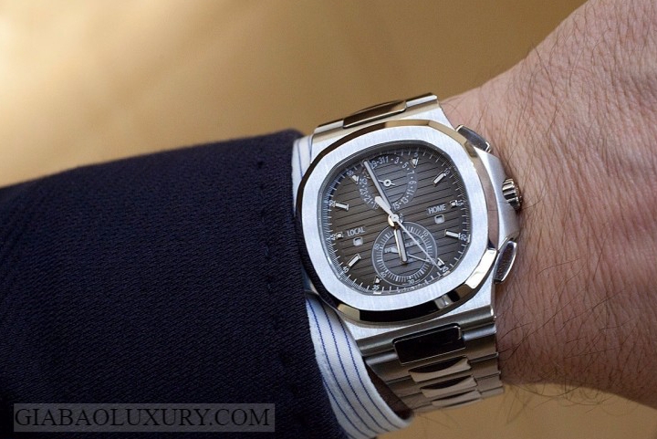 Patek Philippe Nautilus 5990/1A-001 trên cổ tay