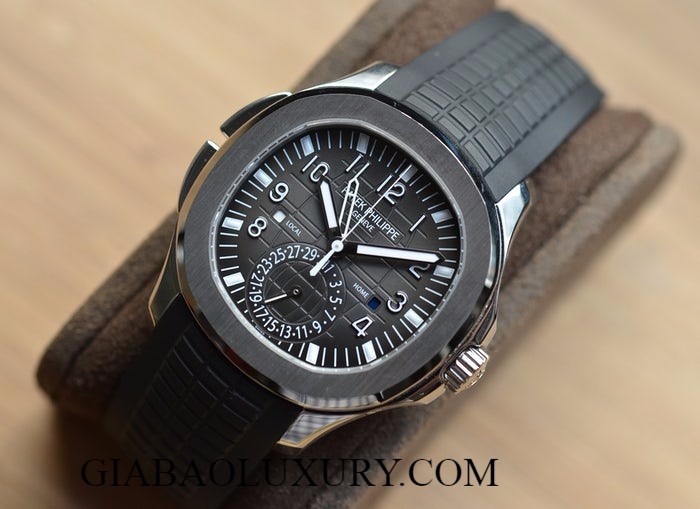 Patek Philippe Aquanaut Travel Time 5164A nhìn chéo