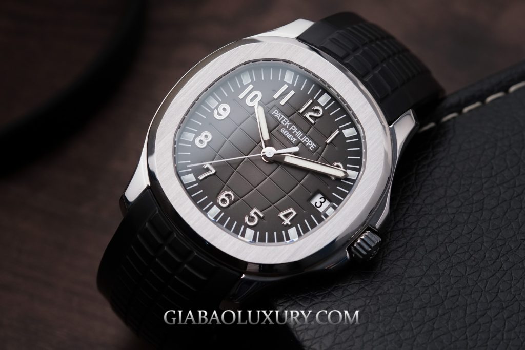 Patek Philippe Aquanaut 5167A, 5167R và 5168G: Patek Philippe Aquanaut 5167A trong vỏ thép