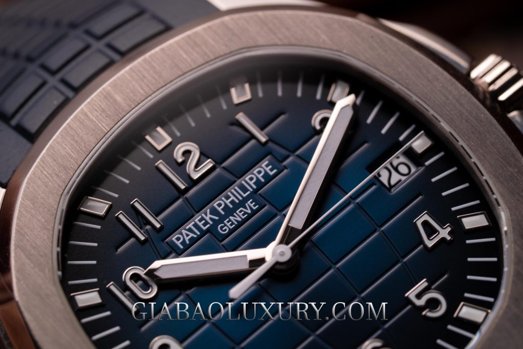 Patek Philippe Aquanaut 5167A, 5167R và 5168G: chi tiết mặt số xanh chuyển sắc của Aquanaut 5168G