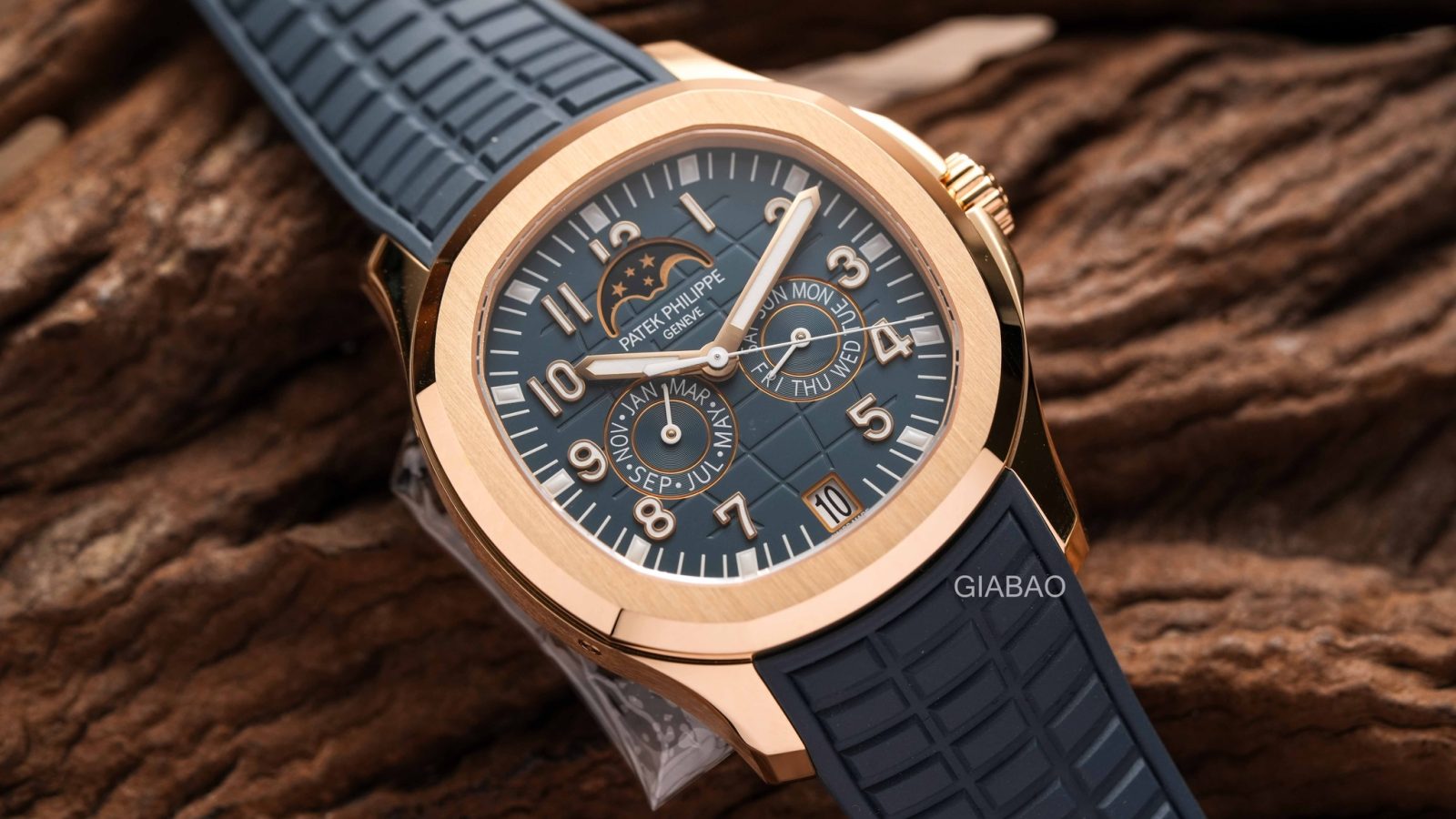 Patek Philippe Aquanaut 5261R-001: lịch thường niên