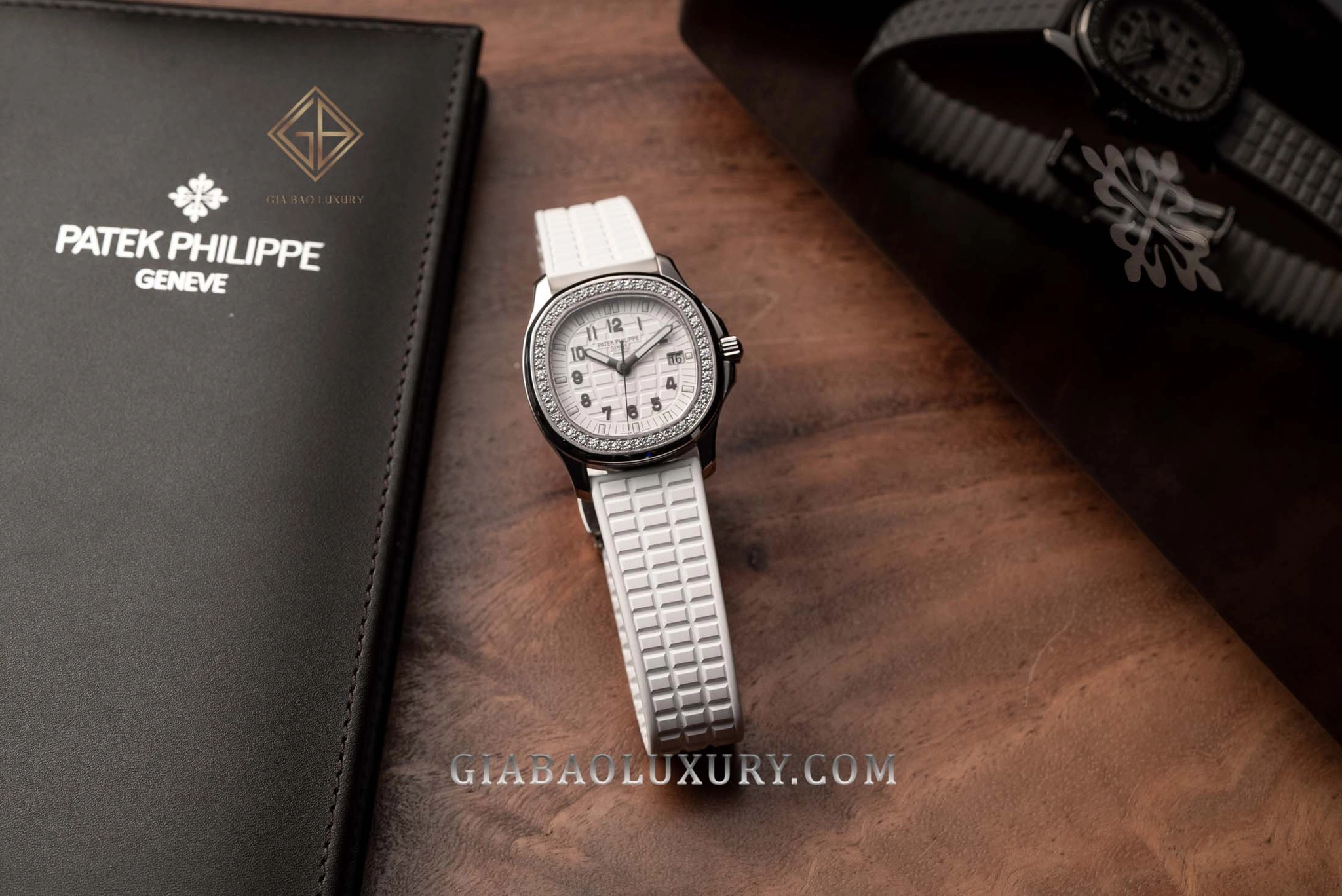 Patek Philippe Aquanaut Luce 5067A: Ref. 5067A với dây composite và tài liệu Patek Philippe