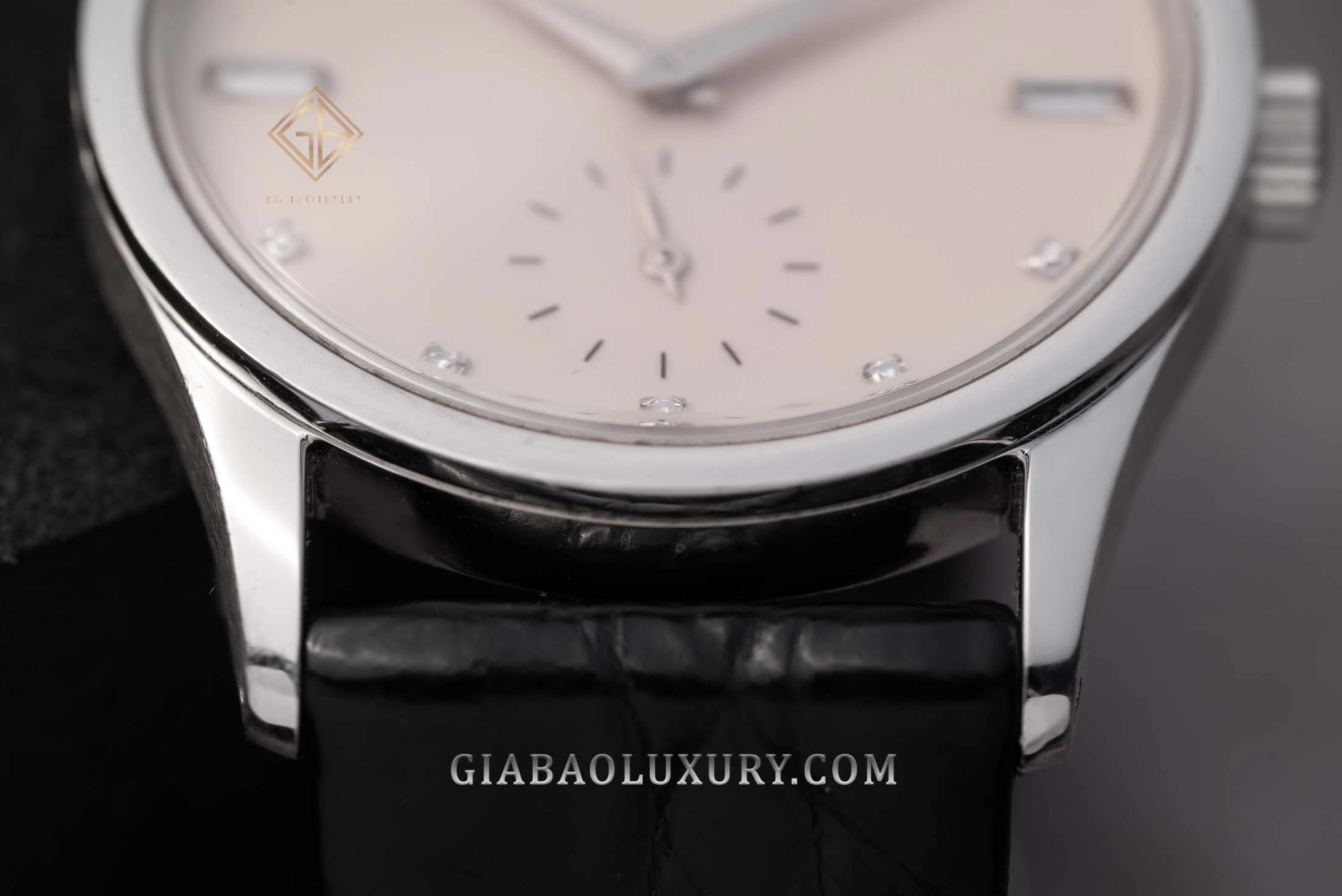Patek Philippe Calatrava 3796P: mặt số ivory đính kim cương và vỏ platinum