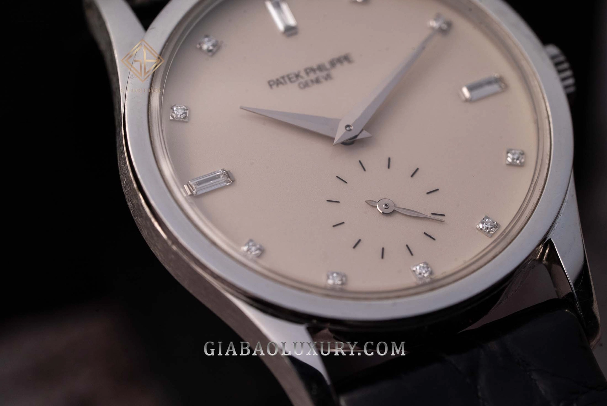 Patek Philippe Calatrava 3796P: mặt số Calatrava với kim dauphine và giây nhỏ